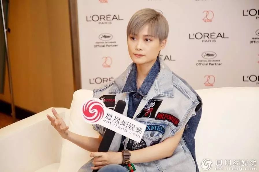 李宇春的时尚造型在红毯上引起媒体热议_李宇春走红毯压轴_李宇春红毯造型盘点