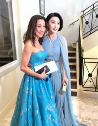 李宇春压轴收红毯_李宇春的时尚造型在红毯上引起媒体热议_李宇春走完红毯收红毯