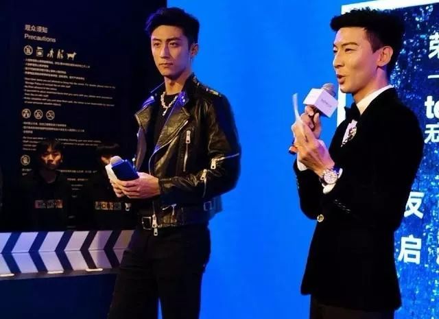李宇春走完红毯收红毯_李宇春的时尚造型在红毯上引起媒体热议_李宇春红毯事件