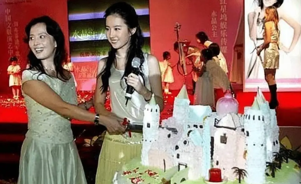刘亦菲宋承宪订婚成功_刘亦菲的秘密_刘亦菲的成功秘诀