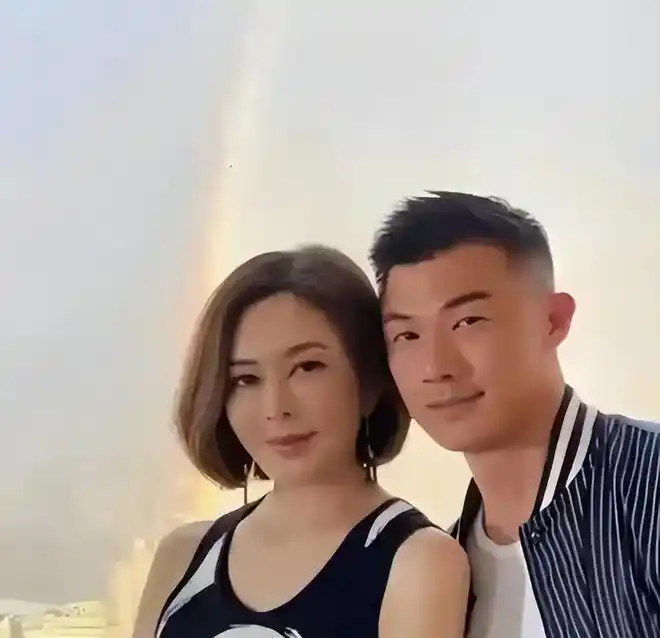 关之琳时装_关之琳日常穿搭_关之琳的经典形象与时尚表现